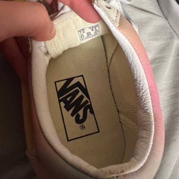 Vans - Picture 3 of 3